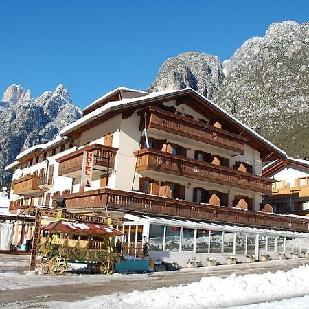 Albergo Ristorante Cacciatori 奥伦佐卡多利 外观 照片