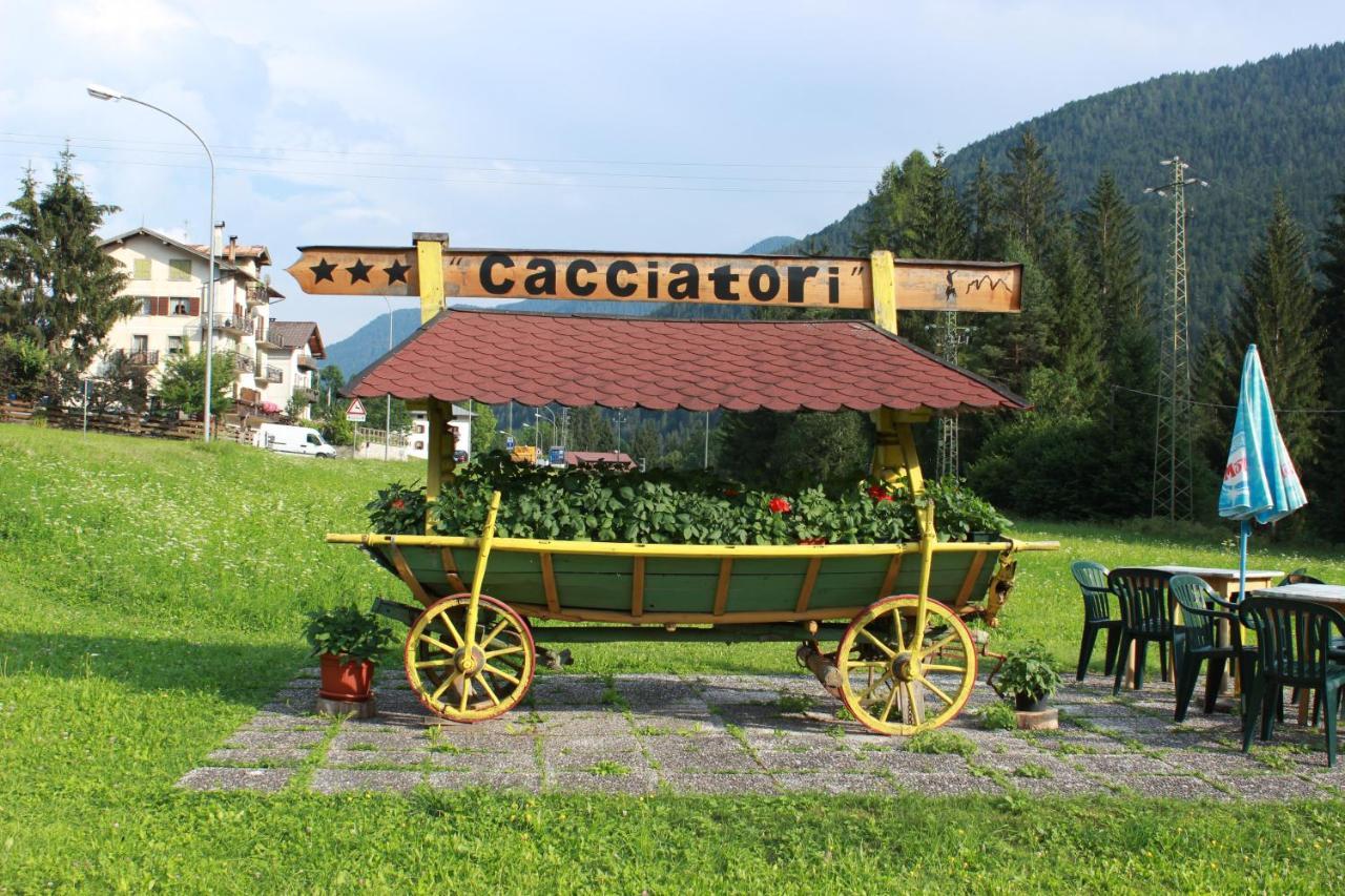 Albergo Ristorante Cacciatori 奥伦佐卡多利 外观 照片
