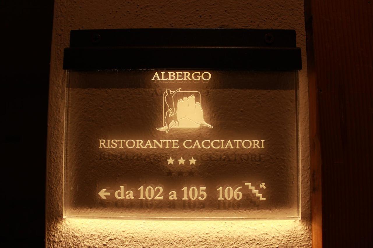 Albergo Ristorante Cacciatori 奥伦佐卡多利 外观 照片