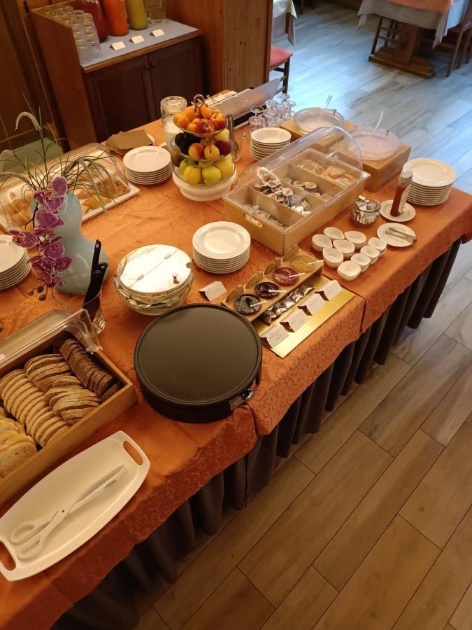 Albergo Ristorante Cacciatori 奥伦佐卡多利 外观 照片