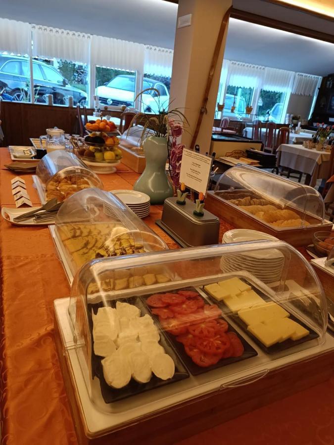 Albergo Ristorante Cacciatori 奥伦佐卡多利 外观 照片
