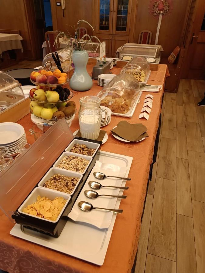 Albergo Ristorante Cacciatori 奥伦佐卡多利 外观 照片