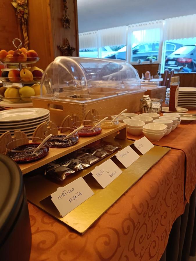 Albergo Ristorante Cacciatori 奥伦佐卡多利 外观 照片