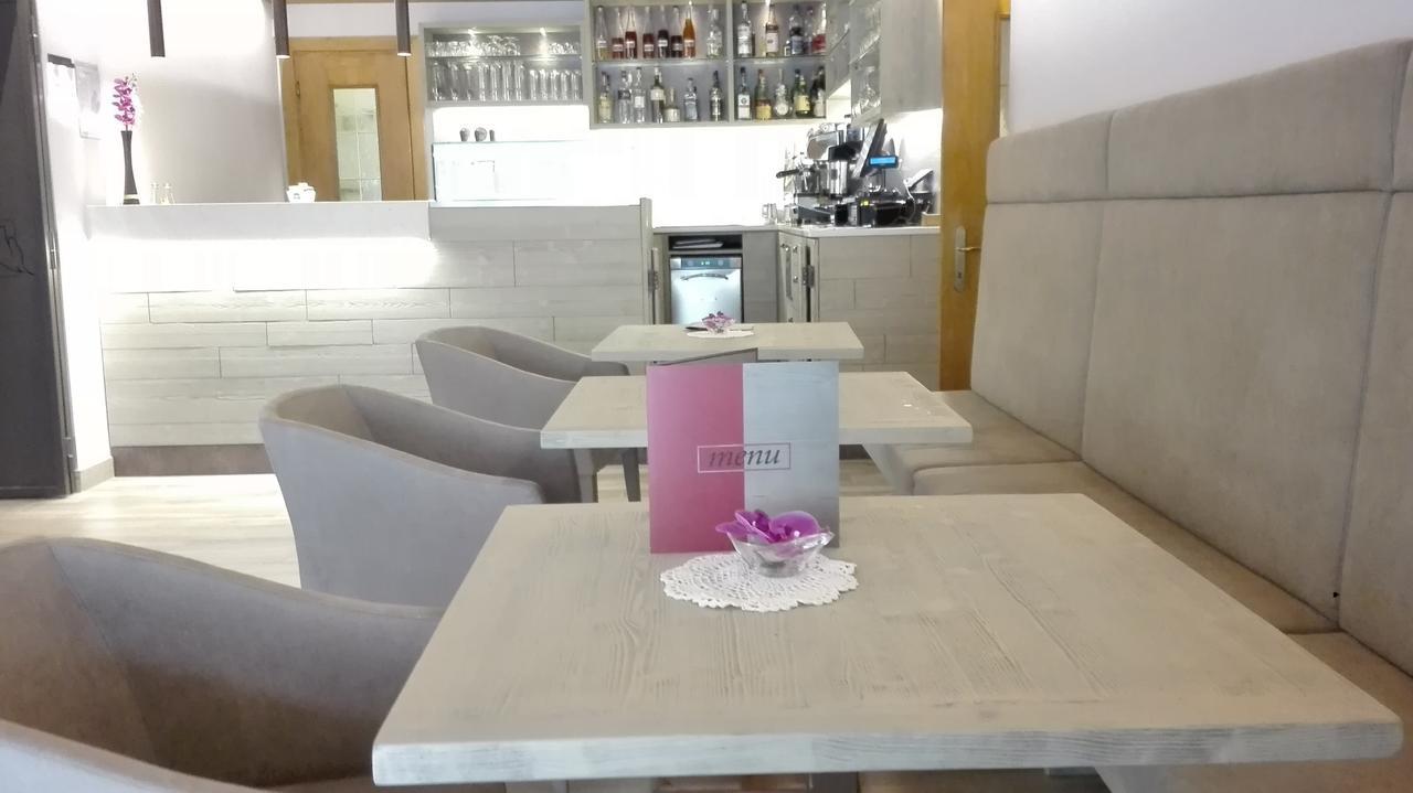 Albergo Ristorante Cacciatori 奥伦佐卡多利 外观 照片