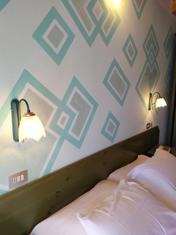 Albergo Ristorante Cacciatori 奥伦佐卡多利 外观 照片