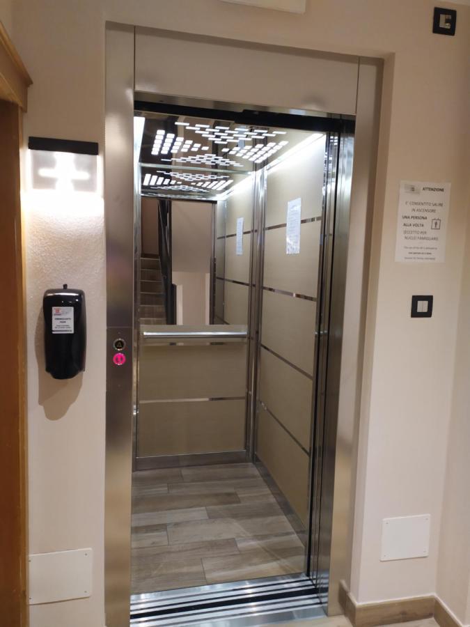 Albergo Ristorante Cacciatori 奥伦佐卡多利 外观 照片
