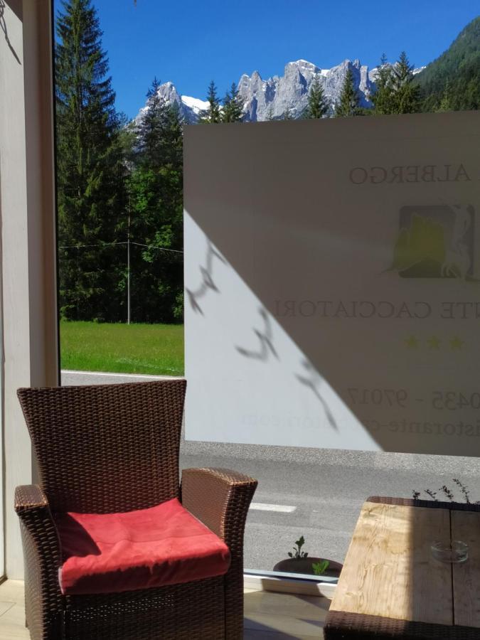 Albergo Ristorante Cacciatori 奥伦佐卡多利 外观 照片